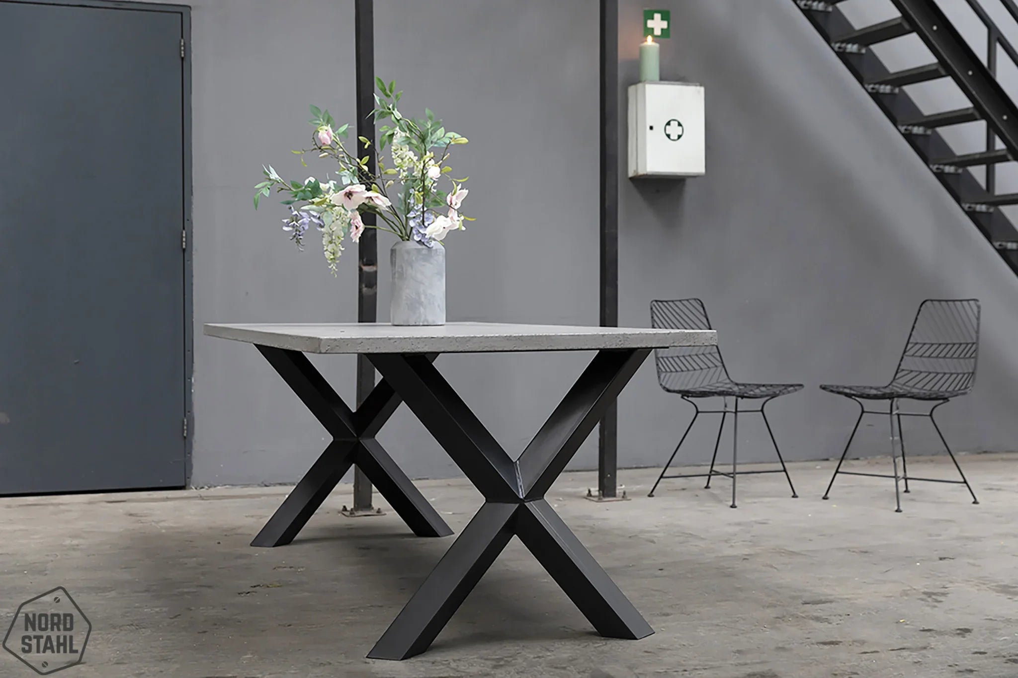Nordstahl Diamond X leg in modern interieur