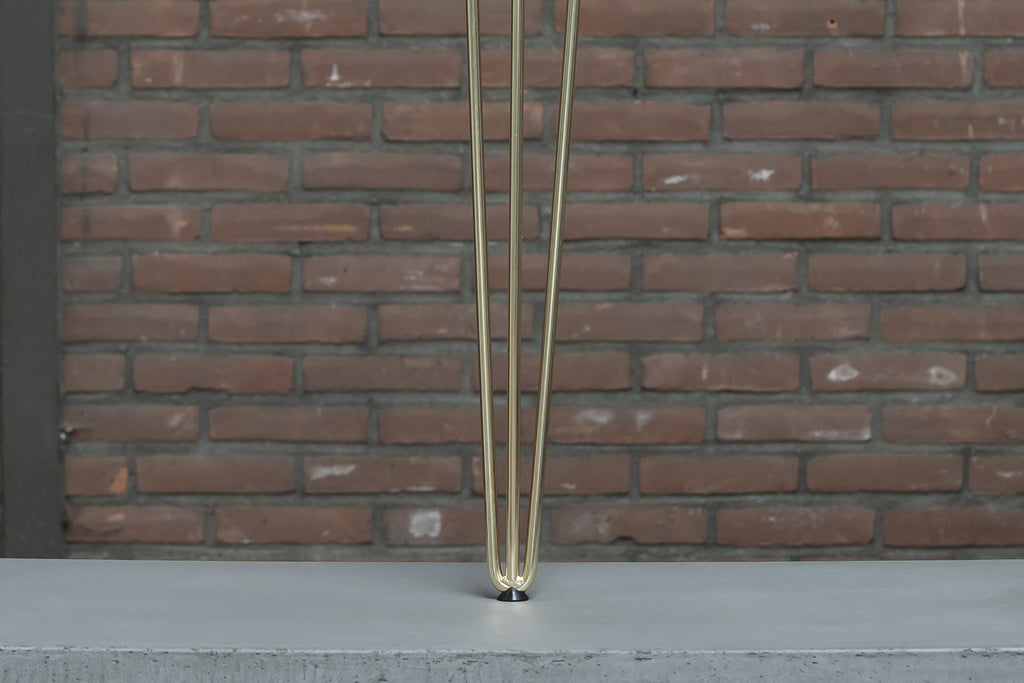 Detail van Nordstahl Hairpin tafelpoten goud
