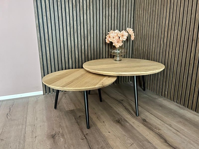 Nordstahl Pin poten onder ronde tafels in modern interieur