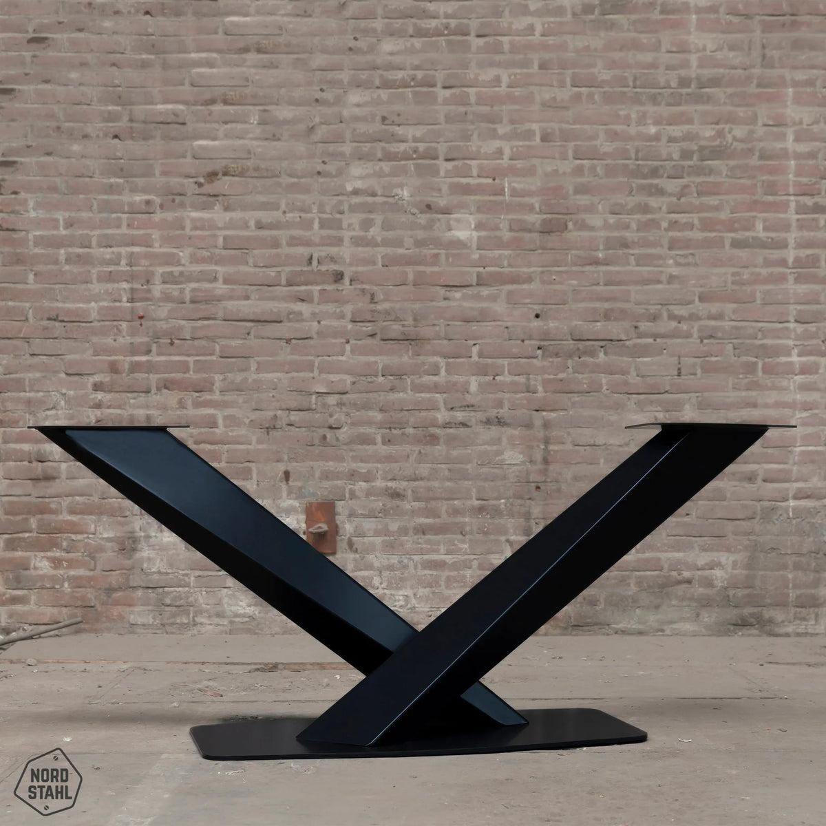 Nordstahl Twisted V leg tafelpoten steel black